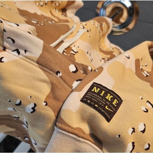 NIKE SPORTSWEAR CLUB FLEECE CROPPED WOMENS CAMO HOODIE MEDIUM NWT MSRP $70 - Picture 5 of 16